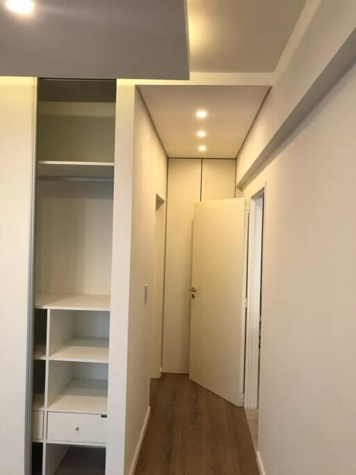 Suite In San Telmo Dormitorio En Suite Con Dos Banos Y Balcon A La Calle Buenos Aires Buitenkant foto