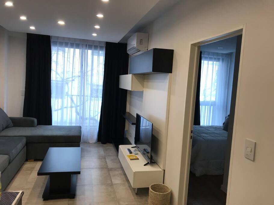 Suite In San Telmo Dormitorio En Suite Con Dos Banos Y Balcon A La Calle Buenos Aires Buitenkant foto