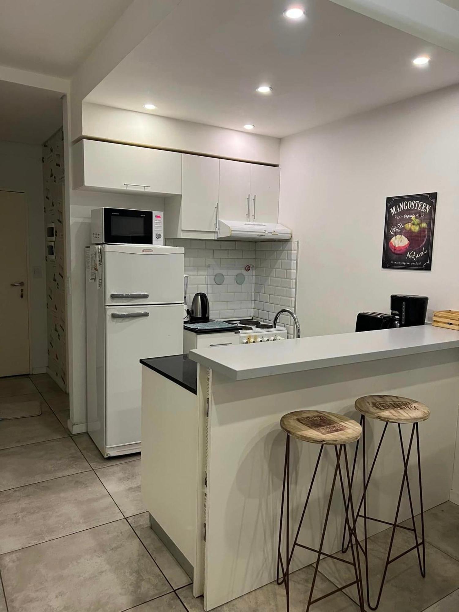 Suite In San Telmo Dormitorio En Suite Con Dos Banos Y Balcon A La Calle Buenos Aires Buitenkant foto